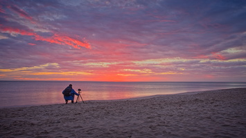 Dawn’s Embrace: A Beachside Photowalk in Valencia