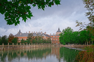 Whispers of Dawn: Frost and Fog Around Aranjuez Palace